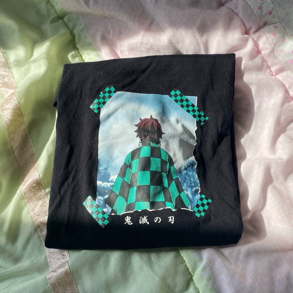 uniqlo demon slayer tee